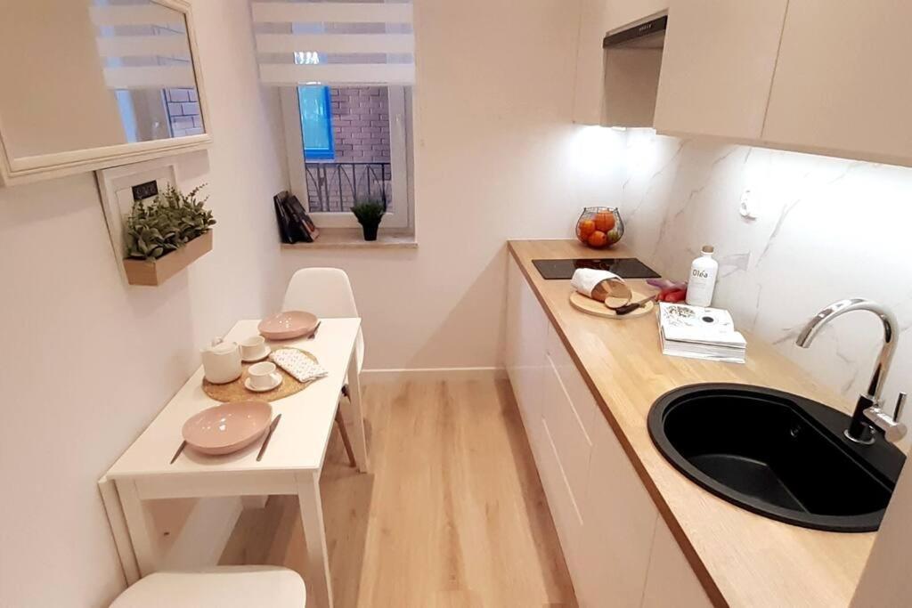 Rondo Onz Metro, Krochmalna 32A Street วอร์ซอ ภายนอก รูปภาพ